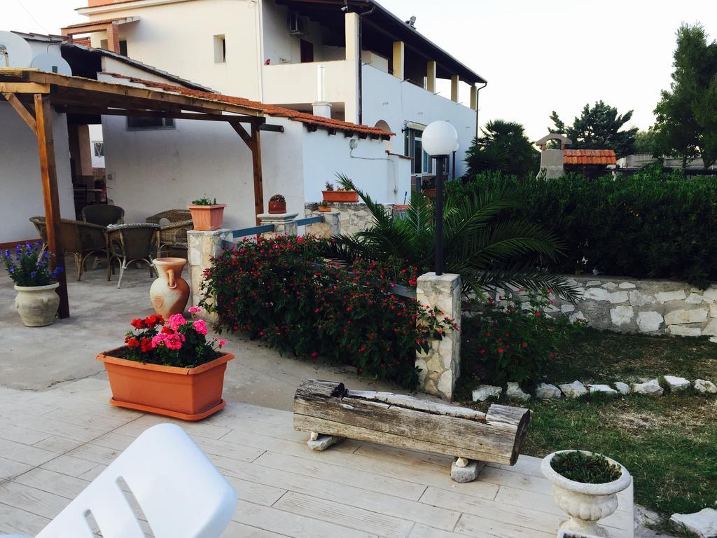 Agriturismo Azzarone فيستَ المظهر الخارجي الصورة